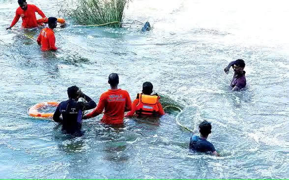 കോട്ടായി പുഴയിൽ കുളിക്കാനിറങ്ങിയ യുവാവിനെ കാണാതായി