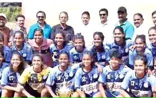 സംസ്ഥാന സീനിയർ വനിതാ ഫുട്ബോൾ: തൃശ്ശൂരിന് ട്രോഫി