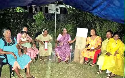 സ്ത്രീകൾ പന്തൽകെട്ടി സമരം തുടങ്ങി