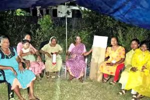 സ്ത്രീകൾ പന്തൽകെട്ടി സമരം തുടങ്ങി