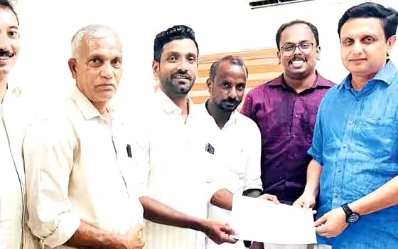 റോഡിന്റെ ശോച്യാവസ്ഥ; മന്ത്രിക്ക് നിവേദനം നൽകി