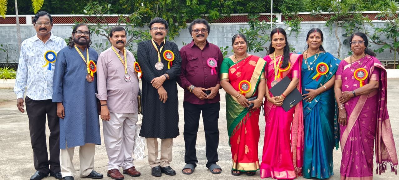 പ്രൈഡ് ഓഫ് പുതുച്ചേരി അവാർഡുകൾ ഏറ്റുവാങ്ങി