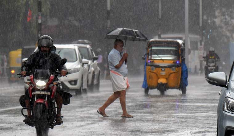 ഇന്ന് ശക്തമായ മഴയ്ക്ക് സാധ്യത; പത്ത് ജില്ലകളിൽ മഴമുന്നറിയിപ്പ്