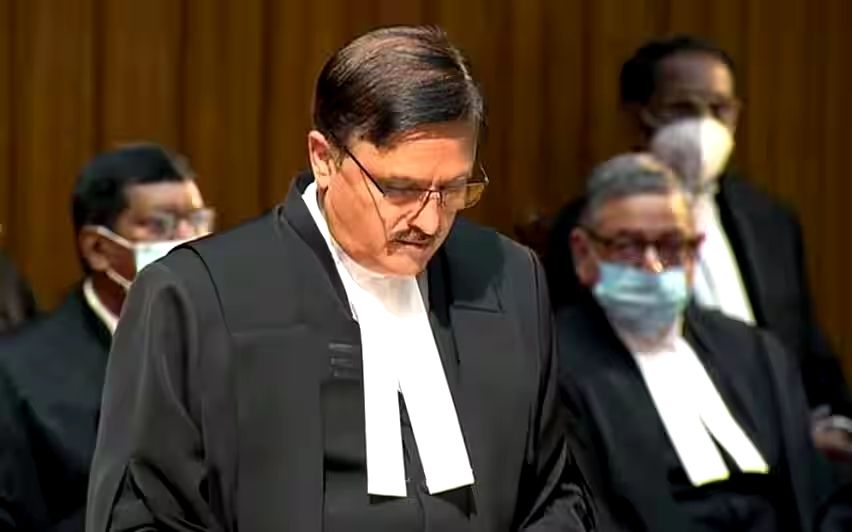 പടക്കംപൊട്ടിക്കലും വിഗ്രഹമൊഴുക്കലും അനിവാര്യ മതാചാരമല്ല -ജസ്റ്റിസ് എ.എസ്. ഓക