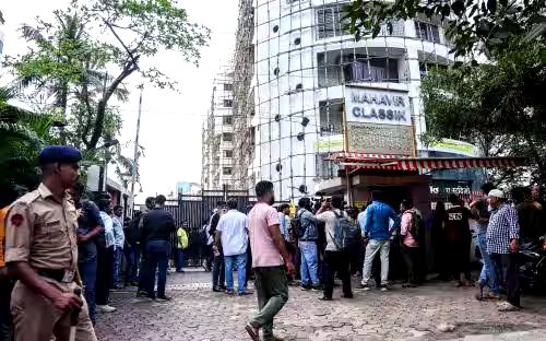 17 കുട്ടികൾ തോക്കിൻമുനയിൽ; മുൾമുനയിലായി മുംബൈ നഗരം