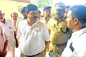 റെയിൽവേ സ്റ്റേഷനുകൾ സന്ദർശിച്ച് ഡിആർഎം കാഞ്ഞങ്ങാട്ട് പാർക്കിങ് കേന്ദ്രമുണ്ടാക്കും; നീലേശ്വരത്ത്‌ പ്ലാറ്റ്‌ഫോം വീതി കൂട്ടും