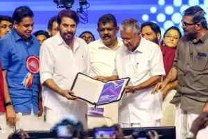 അതിദാരിദ്ര്യമുക്ത പ്രഖ്യാപനം: പുതുയുഗപ്പിറവിയെന്ന് മുഖ്യമന്ത്രി