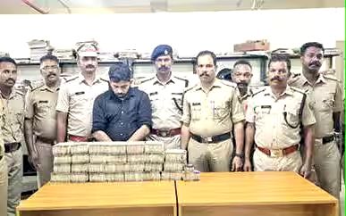 കുഴൽപ്പണവേട്ട: ഒന്നരക്കോടിയോളം രൂപ പിടികൂടി