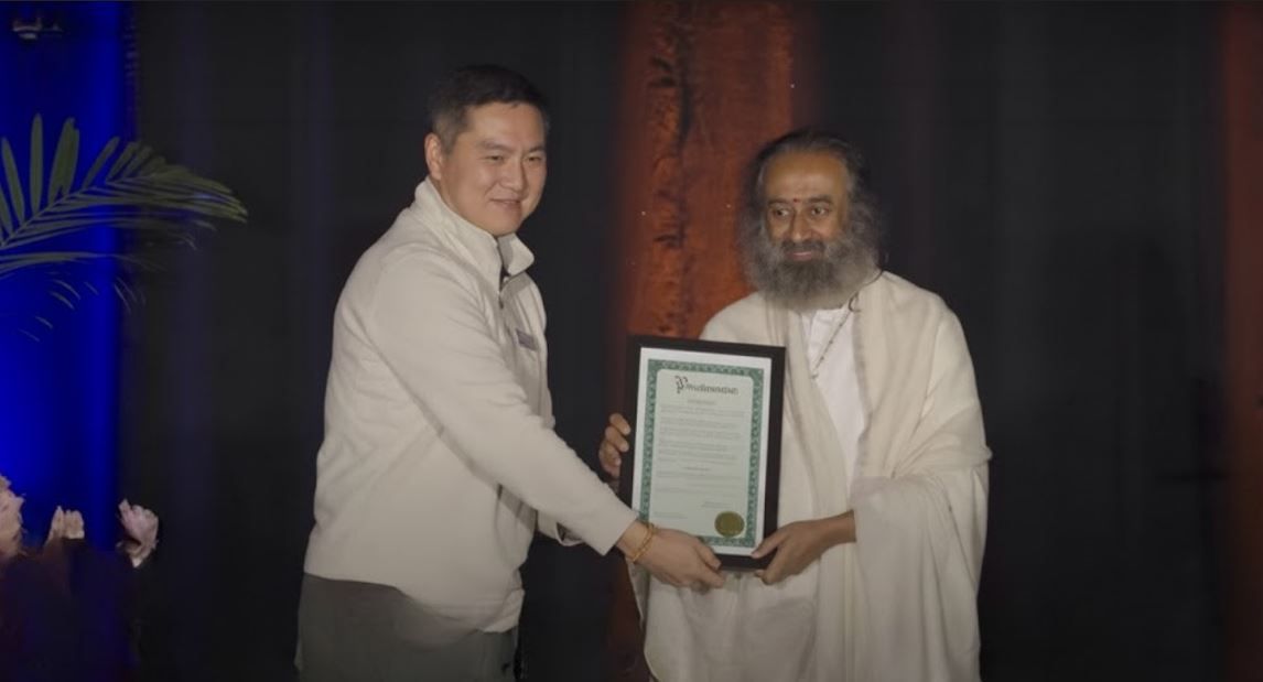 ഭാരതത്തിന് അഭിമാനം !! വിശ്വമഹാഗുരുവിന് 'ലോക സമാധാന നേതാവ്' പുരസ്കാരം