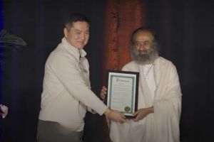 ഭാരതത്തിന് അഭിമാനം !! വിശ്വമഹാഗുരുവിന് 'ലോക സമാധാന നേതാവ്' പുരസ്കാരം