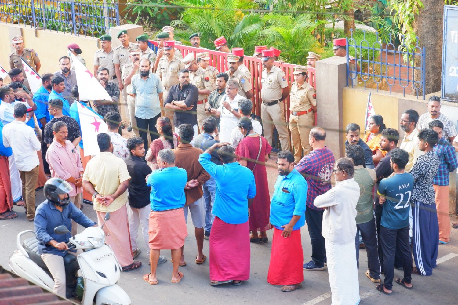 whatsapp-image-2025-11-06-at-23.08.26_c6221b8f