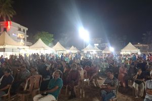 ഭക്ഷ്യമേളയിൽ പങ്കെടുക്കാൻ മാഹി മൈതാനത്ത് എത്തി ചേർന്ന ജനക്കൂട്ടം .