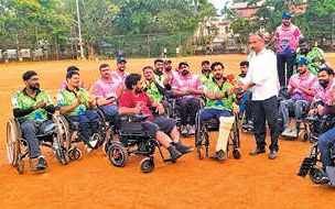 വീൽച്ചെയറിലിരുന്ന് ഒരു ക്രിക്കറ്റ് പോരാട്ടം