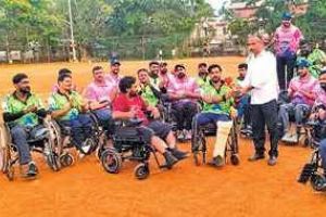 വീൽച്ചെയറിലിരുന്ന് ഒരു ക്രിക്കറ്റ് പോരാട്ടം