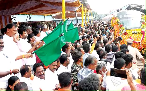 വന്ദേഭാരതിന് ഉജ്ജ്വല സ്വീകരണം