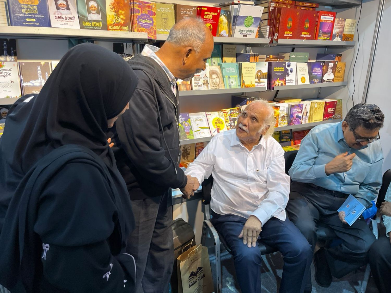 whatsapp-image-2025-11-09-at-21.00.26_8bbcd2ee