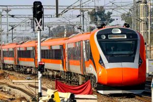 ഒറ്റദിവസത്തിൽ ടിക്കറ്റ് തീർന്നു: ബെംഗളൂരു-എറണാകുളം വന്ദേഭാരതിൽ ക്രിസ്മസ്-പുതുവത്സര തിരക്ക്