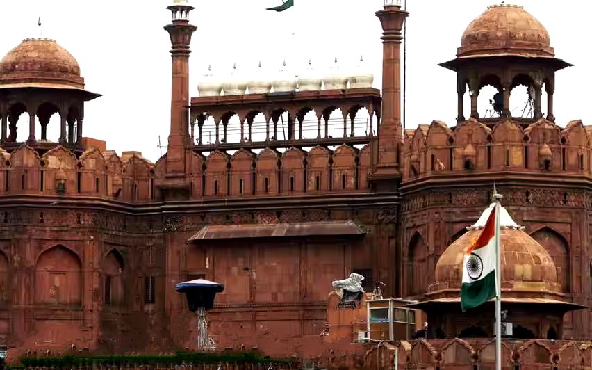 ചെങ്കോട്ടയ്ക്ക് സമീപം വൻ കാർ സ്ഫോടനം, 13 മരണം, 24 പേർക്ക് പരിക്ക്