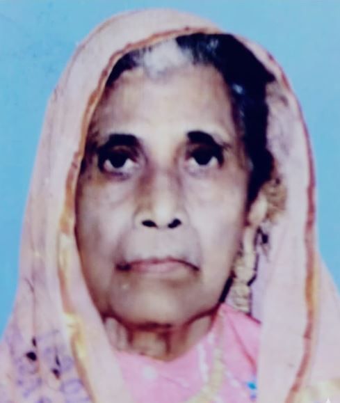 ആമിന നിര്യാതയായി