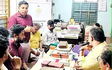 തേനാരി നെയ്ത്ത് ഗ്രാമത്തിലെ കരകൗശല തൊഴിലാളികൾക്ക് വരുമാനം ഉറപ്പാക്കണം