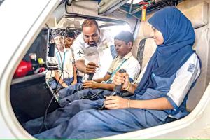 വിദ്യാർഥികളിൽ ആവേശമായി നാവികസേനയുടെ പ്രദർശനം