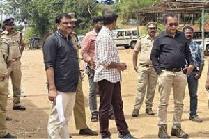 സത്രം- പുല്ലുമേട് പാതകളിലെ സുരക്ഷയും മുന്നൊരുക്കങ്ങളും വിലയിരുത്തി എഡിഎമ്മും സംഘവും