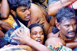 ഭക്തജനപ്രവാഹം: ശബരിമലയിൽ നിയന്ത്രണങ്ങൾ കൈവിട്ടു