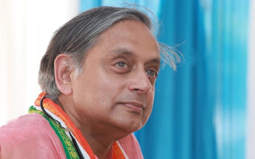 എസ്ഐആർ യോഗം ‘ബഹിഷ്കരിച്ച്’ തരൂർ; നാല് ചിത്രങ്ങളുമായി മോദിപ്രശംസയും,പ്രതികരിക്കാതെ കോണ്‍ഗ്രസ്