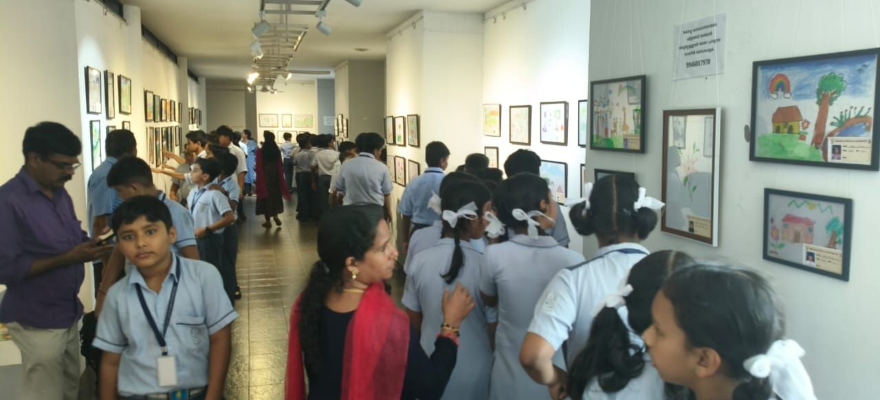 തൊണ്ടയാട് ചിന്മയാവിദ്യാലയത്തിലെ കുട്ടികളുടെ ചിത്ര പ്രദർശനം