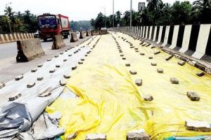 മൂരാട് പാലം അനുബന്ധറോഡിലെ 'പുതപ്പ്' എന്ന് മാറ്റും...