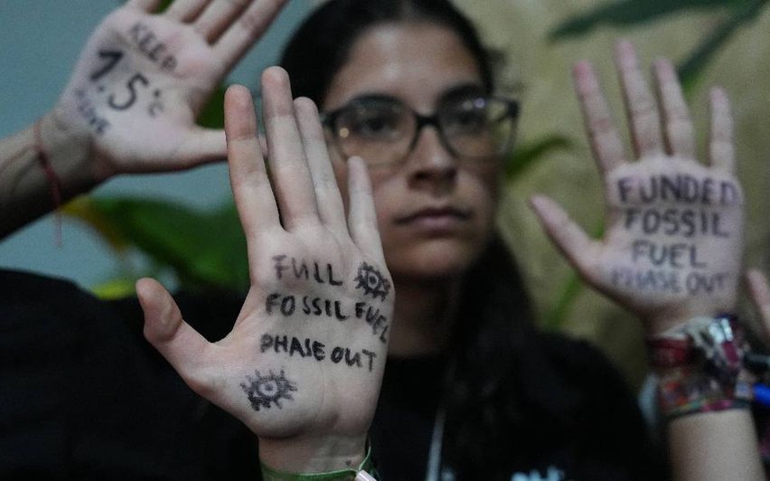 കാലാവസ്ഥ ഉച്ചകോടി; ഫോസിൽ ഇന്ധനം കുറയ്ക്കൽ പരാമർശിക്കാതെ അന്തിമ ഉടമ്പടി