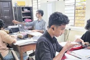 ബിഎൽഒമാർക്ക് സഹായവുമായി സ്‌കൂൾ വിദ്യാർഥികൾ