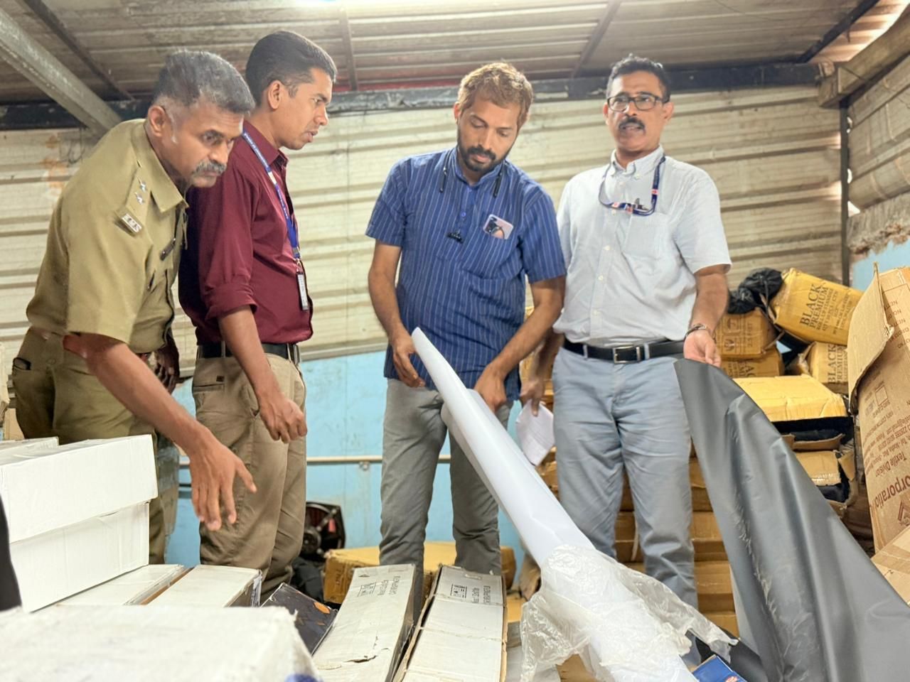 നിരോധിത ഫ്ലക്സ് വേട്ട: കോഴിക്കോട് പിടികൂടിയത് 450 കിലോ