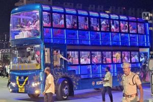 കോടിയിലേറെ നേടി മൂന്നാറിലെ ഡബിൾഡെക്കർ ബസ്