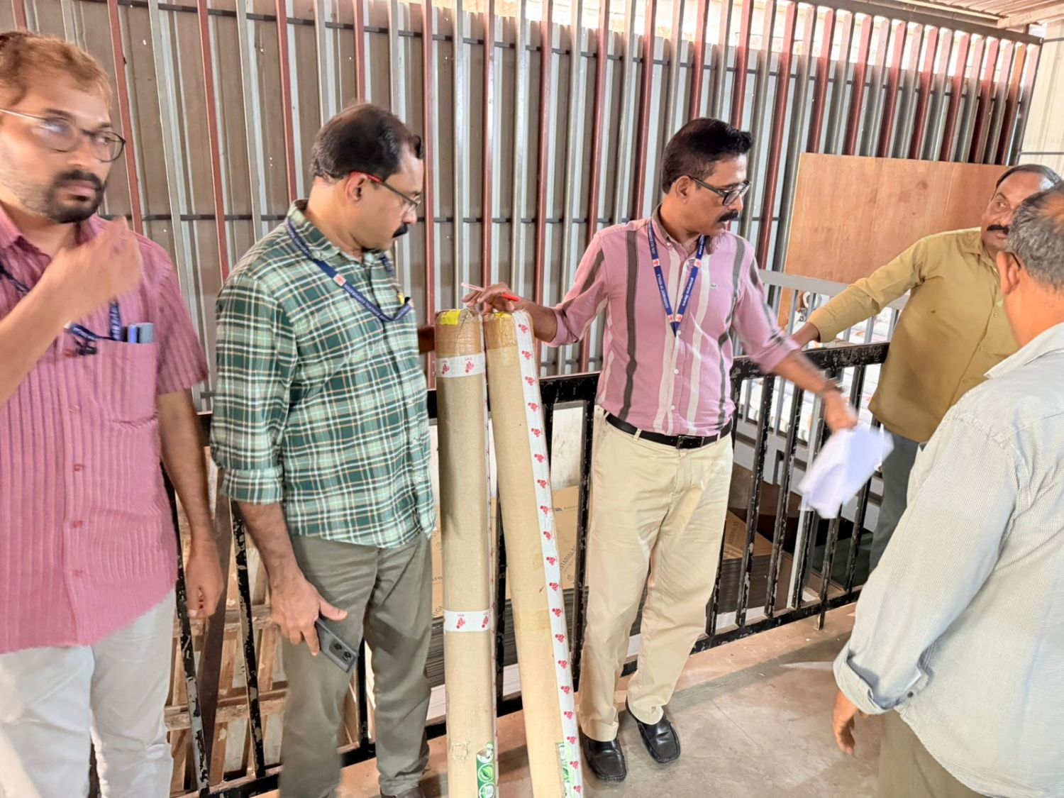 കോഴിക്കോട് ജില്ലയിലെ പ്രിൻ്റിംഗ് പ്രസ്സുകളിൽ മിന്നൽ പരിശോധന 220 മീറ്റർ നിരോധിത പ്രിന്റിംഗ് വസ്തുക്കൾ പിടിച്ചെടുത്തു