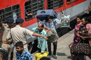 ഇൻഷുറൻസ് പരിരക്ഷ ഓൺലൈൻ ടിക്കറ്റ് യാത്രക്കാർക്ക്: വിശദീകരണംതേടി സുപ്രീംകോടതി