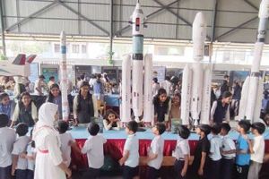 വിദ്യാർഥികൾക്ക് വിസ്‌മയമായി ഐഎസ്ആർഒ എക്‌സിബിഷൻ