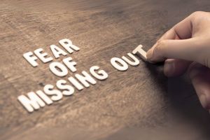 ഫോമോ കെണിയിൽ വീഴല്ലേ...