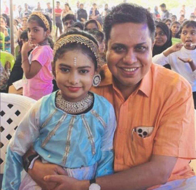 സാറ നിറഞ്ഞാടി ഷംസി അങ്കിളിന് ആത്മനിർവൃതി :ചാലക്കര പുരുഷു