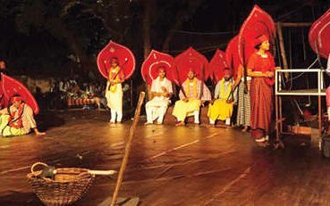 'മരിക്കാൻ വിസമ്മതിക്കുന്ന ഞങ്ങൾ' നാടകാവതരണം മൂന്ന് ദിവസം