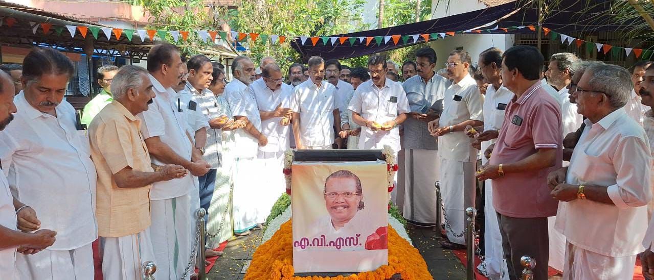 ഏ.വി.ശ്രീധരനെ അനുസ്മരിച്ചു.