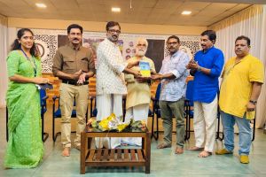 കവി ശിവദാസൻ മുക്കത്തിൻ്റെ 'ഉതിർമണികൾ' പ്രകാശനം ചെയ്തു; മനുഷ്യസ്‌നേഹത്തിൻ്റെ തിളക്കമെന്ന് ഡോ. എം.ബി. മനോജ്