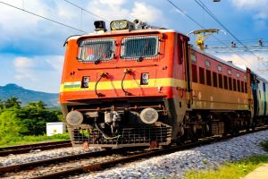 നൂറുകണക്കിന് ഇന്‍ഡിഗോ സർവീസുകൾ ഇന്നും റദ്ദാകും; പ്രതിസന്ധിക്ക് തടയിടാന്‍ റയില്‍വേ രംഗത്ത്