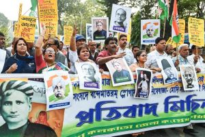 വന്ദേമാതരം: മോദി ചരിത്രം തിരുത്തിയെഴുതുന്നുവെന്ന് പ്രതിപക്ഷം