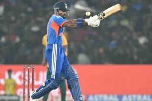 കട്ടക്കില്‍ ഹര്‍ദിക് പാണ്ഡ്യയുടെ വെടിക്കെട്ട്; ദക്ഷിണാഫ്രിക്കയ്ക്ക് ജയിക്കാന്‍ 176 റണ്‍സ്