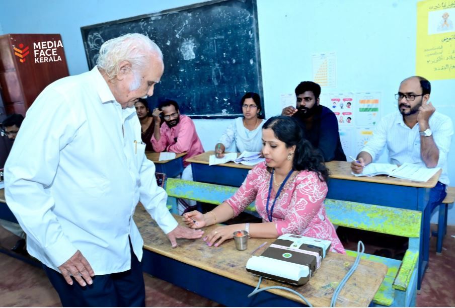 കാലം മായ്ക്കാത്ത മഷിപുരട്ടലിൻ്റെ ഓർമ്മകൾ :ഡോ. കെ.കെ.എൻ. കുറുപ്പ്