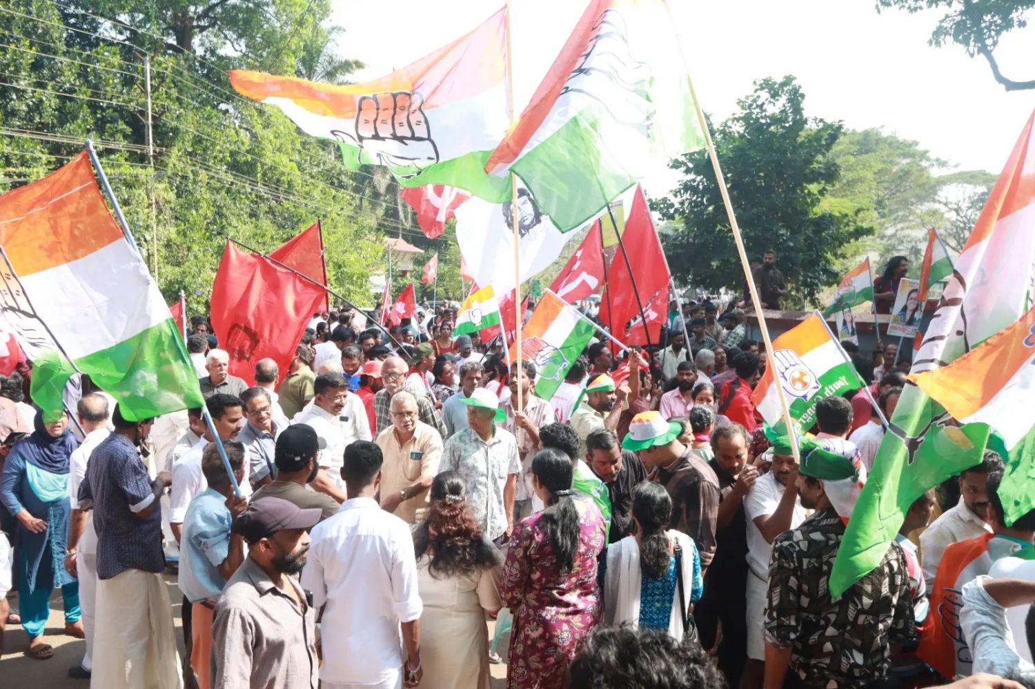 ജീവന്മരണപോരാട്ടത്തില്‍ കുതിച്ചുയർന്ന് യുഡിഎഫ്; അടിതെറ്റി എൽഡിഎഫ്; ഇരട്ടി നേട്ടവുമായി എൻഡിഎ