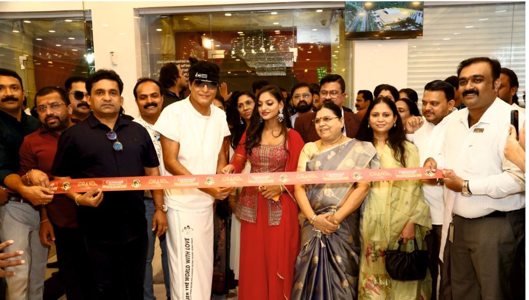 ബോബി ചെമ്മണൂര്‍ ഇന്റര്‍നാഷണല്‍ ജ്വല്ലേഴ്‌സ്  വാശി ഷോറൂം ഉദ്ഘാടനം ചെയ്തു