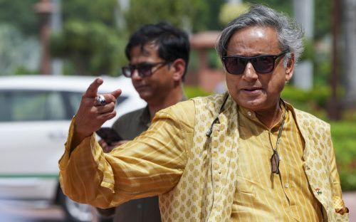 രാഹുൽഗാന്ധിയെ വിമർശിക്കുന്ന കുറിപ്പ് റീട്വീറ്റ് ചെയ്ത‌് തരൂർ