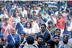 പ്രതിസന്ധി, പ്രതിഷേധം... എന്നിട്ടും പ്രണയം സിനിമയോട്